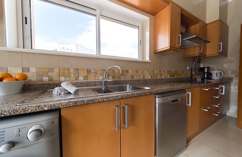 Albardeira Villa | Quinta Marina with sea views, private pool and garden