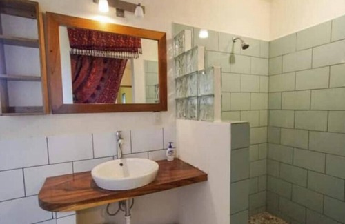 Aserradores House | Quintas Calalas-4BD/4BA Short Walk to Beach & Surf