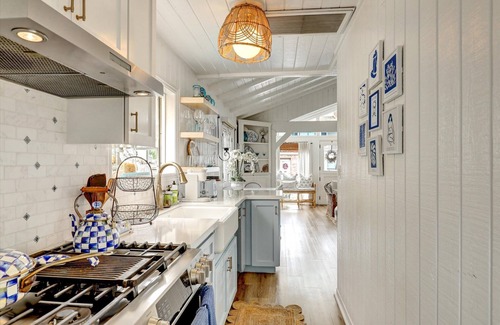 Balboa Island House | Quintessential Balboa Island Beach Cottage
