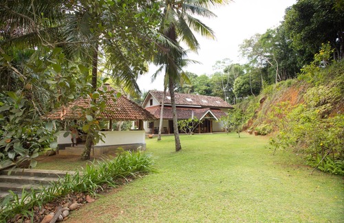 Unawatuna Villa | Quintessential colonial villa with pool and full staff
