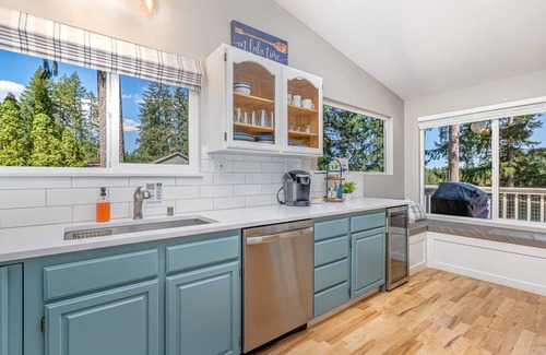 Belfair House | Quintessential cozy Lakehouse! Dogs-OK, Hot tub, Private Beach, Dock, Fireplace