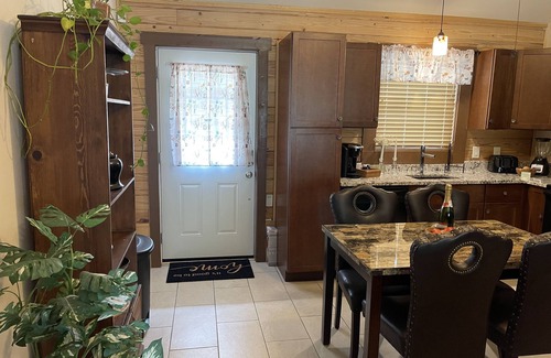 Conyers Cabin | Quintessential escape to a log cabin!