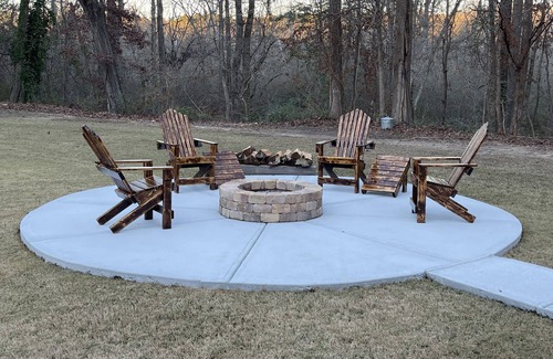 Conyers Cabin | Quintessential escape to a log cabin!