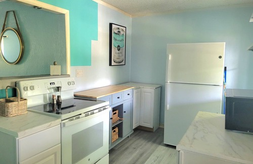 New Town House | Quintessential Keysie ADORABLE 2-bedroom house w/AC in Key West-1 Month Min Stay
