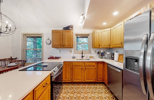 Casco House | Quintessential lakefront cabin with canoe, grill, wood-burning fireplace, & AC