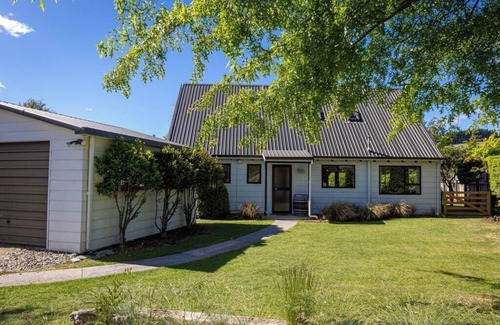 Wanaka House | Quintessentially Kiwi on Aubrey