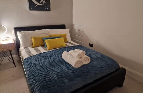 Brondesbury Park Apartment | Quintessentially 'London' flat