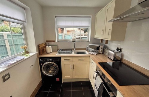 Brentwood House | Quirky 2-Bed Brentwood Home Near High St and Station
