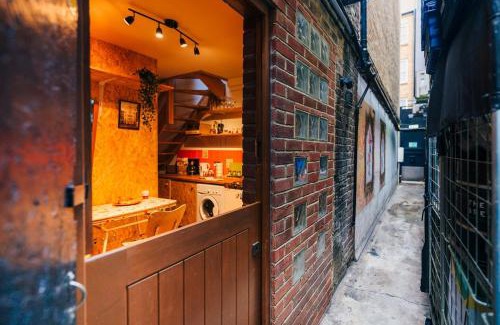 Soho Apartment | Quirky and Cosy Soho Stables House