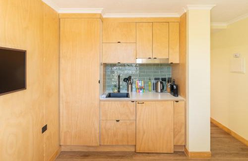 Brisbane Central Business District Apartment | Quirky CBD Studio with Pool Sauna and Balcony