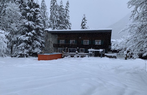Morzine Ski Chalet | Quirky chalet, large private garden with safe parking