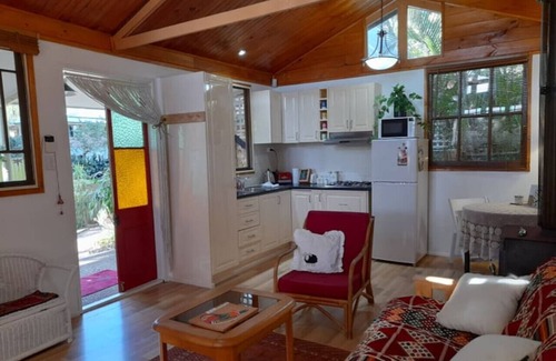 Maleny Cottage | Quirky Cottage in Centre of Maleny Walk Everywhere