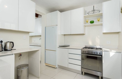 Cape Town City Centre Apartment | Quirky De Waterkant Villa | Rooftop Deck | Wifi