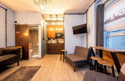 Camberwell Green Apartment | Quirky Harry Potter Themed Family Studio Apartment