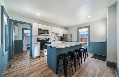 Appleton Apartment | Quirky Historic Gem, Pets Welcome, Close to Downtown Appleton Fun