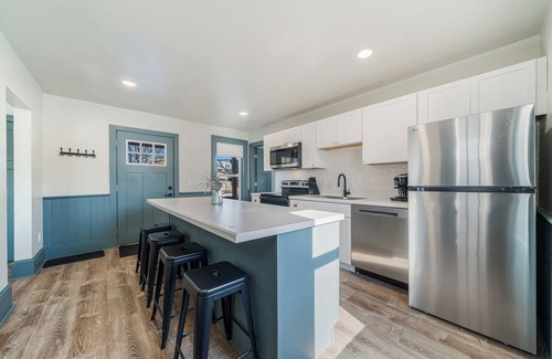 Appleton Apartment | Quirky Historic Gem, Pets Welcome, Close to Downtown Appleton Fun