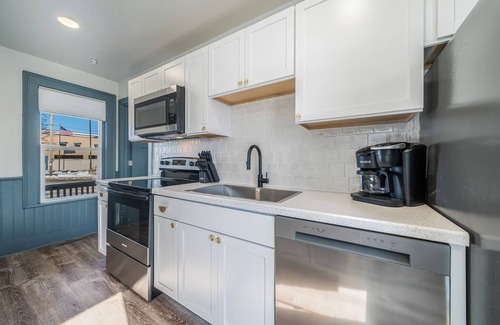 Appleton Apartment | Quirky Historic Gem, Pets Welcome, Close to Downtown Appleton Fun