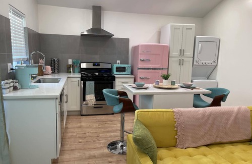 Burbank House | Quirky home minutes from Burbank Airport, Universal Studios, and Hollywood!