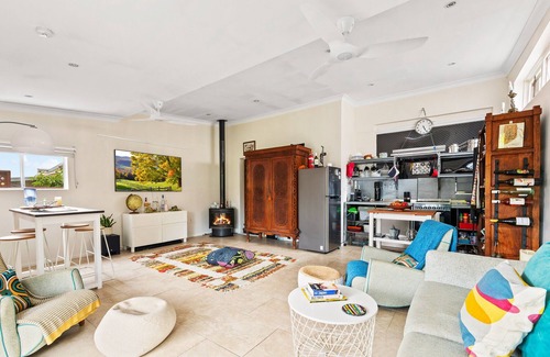 Marrickville House | Quirky Marrickville 1-Bed with Courtyard by Shops
