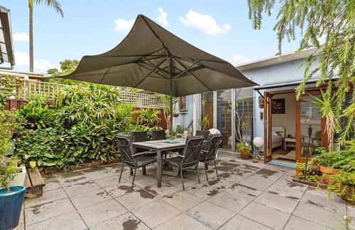 Marrickville House | Quirky Marrickville 1-Bed with Courtyard by Shops
