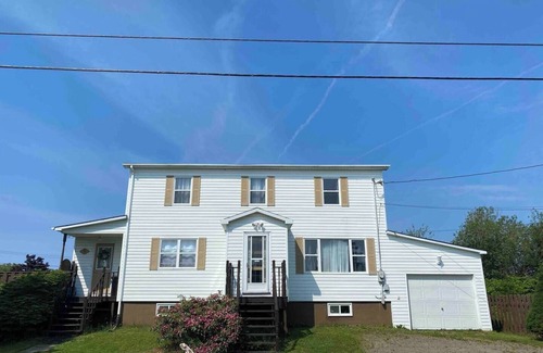 Stephenville House | Quite 5 room home near the ocean in town