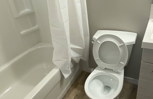 Saskatoon Apartment | Quite and Cozy 1 Bedroom Suite@Rosewood, Saskatoon. Parks and eating close by