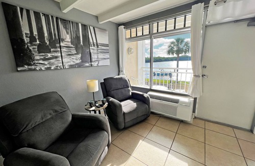Ruskin Condo | Quite , clean and unheard of views. Simply paradise #205