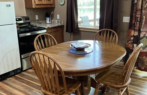 Cloverdale Cottage | Quite Cottage on Private Lake w/Fishing Boat Included!