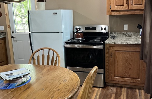 Cloverdale Cottage | Quite Cottage on Private Lake w/Fishing Boat Included!