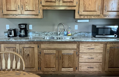 Cloverdale Cottage | Quite Cottage on Private Lake w/Fishing Boat Included!