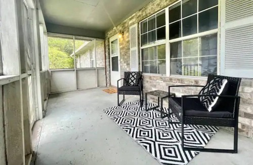 Walthourville House | Quite Oasis,3bd 2bth w/ Outdoor seating & Fire Pit