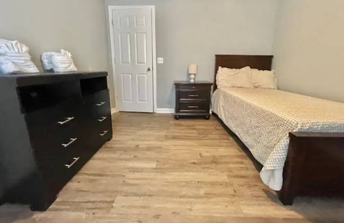 Walthourville House | Quite Oasis,3bd 2bth w/ Outdoor seating & Fire Pit