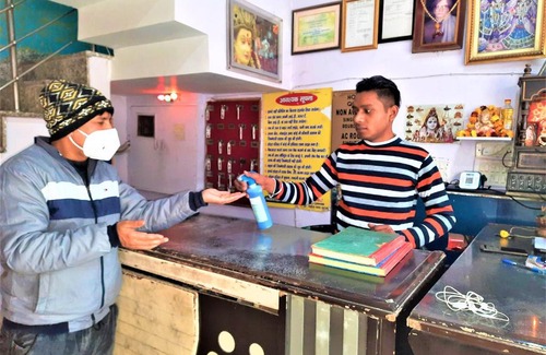 Ghaziabad Hotel | Quizz Hotel @ 01 Min Walk in from Ghaziabad Railway Station