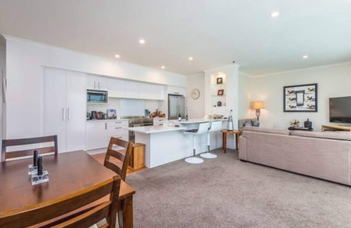 Auckland Central Business District Apartment | QV Spacious Apt on the Wharf with Wifi (797)