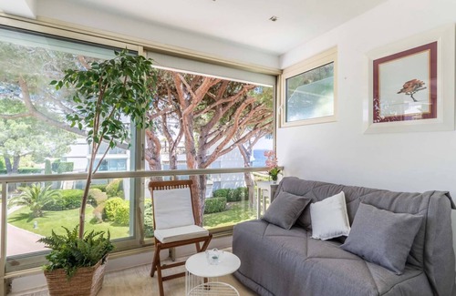 Mandelieu-la-Napoule Beach Apartment | Réf:2PDM Holiday rental Two-room apartment Sea view Mandelieu-la-Napoule