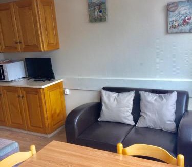 Laveissiere Apartment | RÉSID BEC DE L AIGLE Studio 22 - LE LIORAN