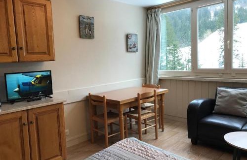 Laveissiere Apartment | RÉSID BEC DE L AIGLE Studio 22 - LE LIORAN