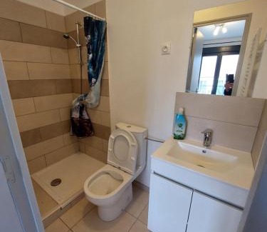 Longjumeau Apartment | Résidence de la gare, grand studio meublé