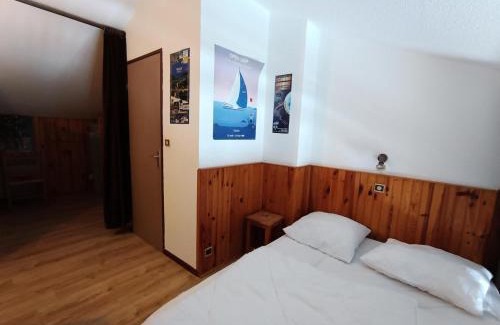 Montgenevre Apartment | Résidence Ferme D'augustin - Batiment C - Grand duplex pour 6 personnes - Skis aux pieds MAE-8904