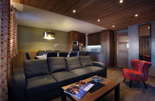Arc-2000 House | Résidence Les Arolles by Les Etincelles