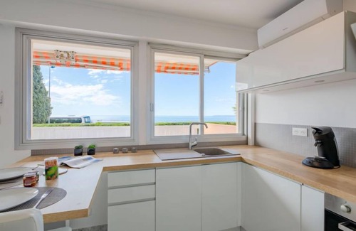Boulouris-sur-Mer Apartment | Résidence Les Gemeaux by Interhome