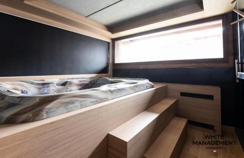 Courchevel Apartment | Résidence Les Glaciers - Chaleureux chalet contemporain à Courchevel 1650 MAE-4431