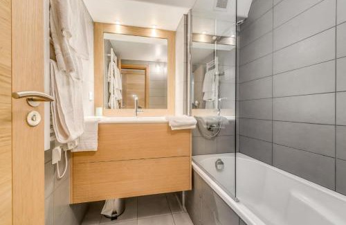 Tignes le Lac Hotel | Résidence Palafour - Studio cabine 4 personnes pieds des pistes - balcon vue Grande Sassière MAE-3629