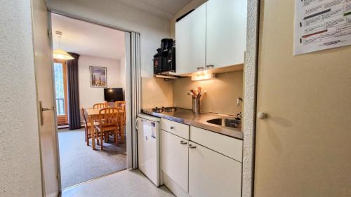 Flaine Apartment | Résidence Pollux - Studio confortable avec cabine · Proche des pistes et des commerces · Balcon MAE-7415