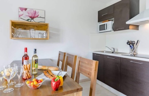 Aureilhan Apartment | Résidence Terrasses du Lac 3*, heated swimming pool