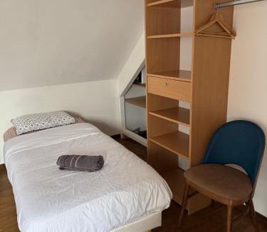 Champagne House | "Rêves de Gamins", Chambre de droite, 4 couchages dans gîte de campagne "La Camusière", proche du Pôle Européen et du circuit des 24h