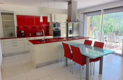 Nans-les-Pins House | Rêves en Provence, Piscine,billard, Calme, vue sur la Sainte Baume