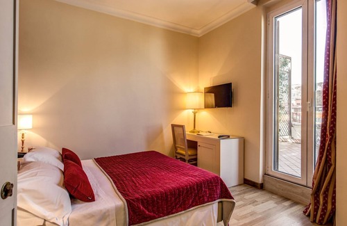 Quartiere XV Della Vittoria Apartment | R 1146 Bosco’s Family Room With Break Fast, Terrace & Central Heating