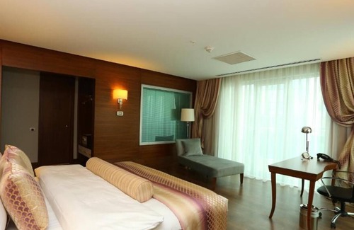 Ankara House | R 1823 Holiday Inn Ankara Cukurambar