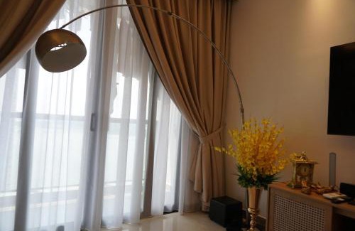 Central District Apartment | R&F Seine Region Victoria Style 3Bedroom